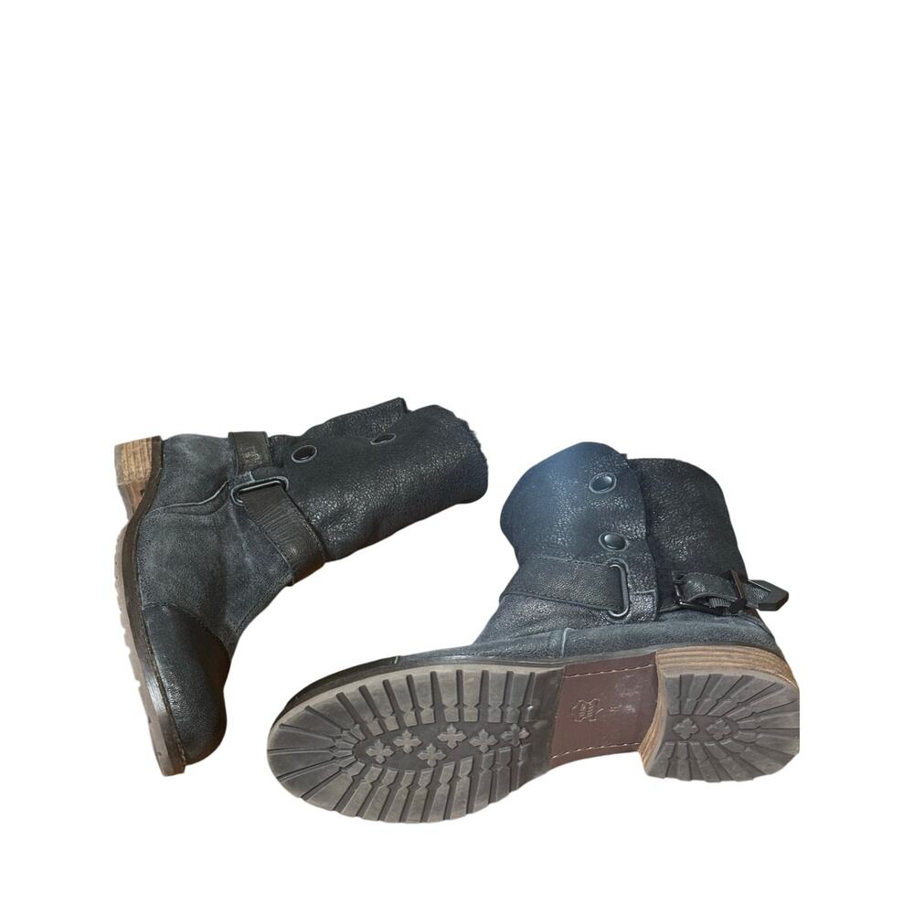 Matt  bernson Tundra Boot size 8 in great condition.